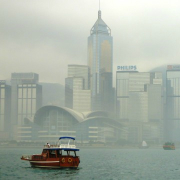 返還から17年――「中国人と思われたくない」香港市民が7割に増加