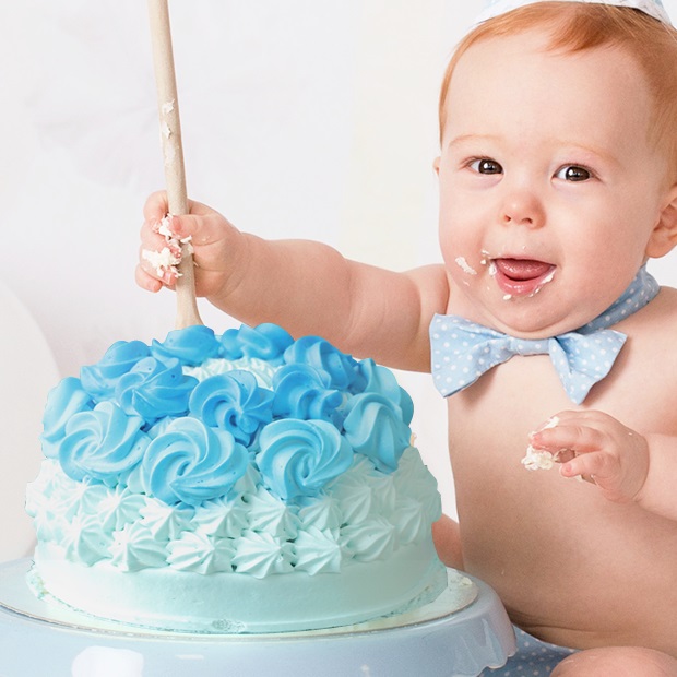 1歳の誕生日に手づかみでケーキを食べる スマッシュケーキ が話題に 赤子は普通に食べさせても全部スマッシュ の声も キャリコネニュース