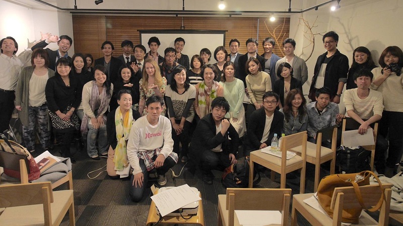 共同運営する渋谷の配信BARのコミュニティイベント（河野さんは前列中央右）
